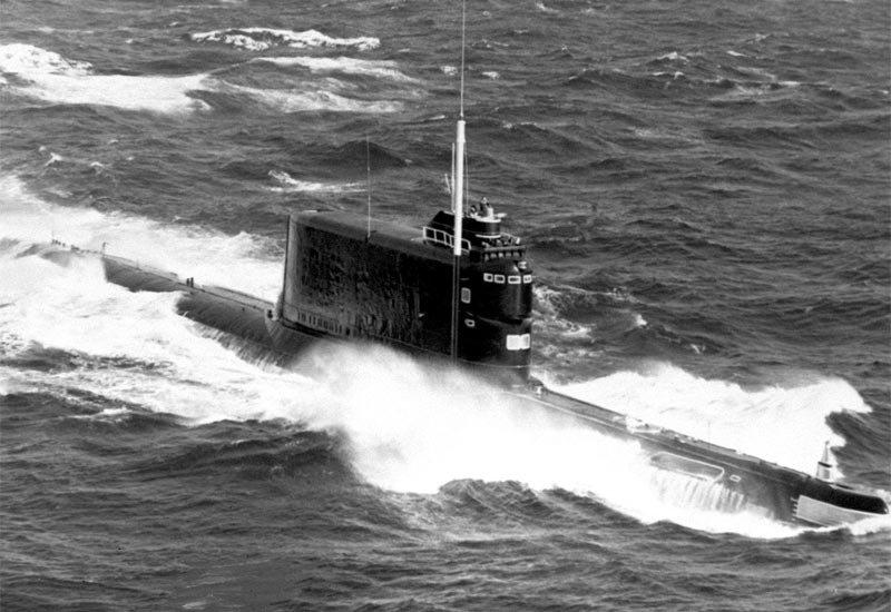 냉전이 시작되면서 소련의 잠수함대는 미국 등 서방에게 큰 위협이 되었다. 사진은 소련 해군의 골프급 잠수함. <출처 : militaryfactory.com>