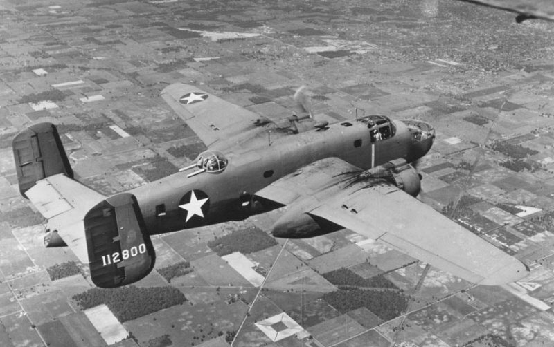 B-25C < ó : Public Domain >