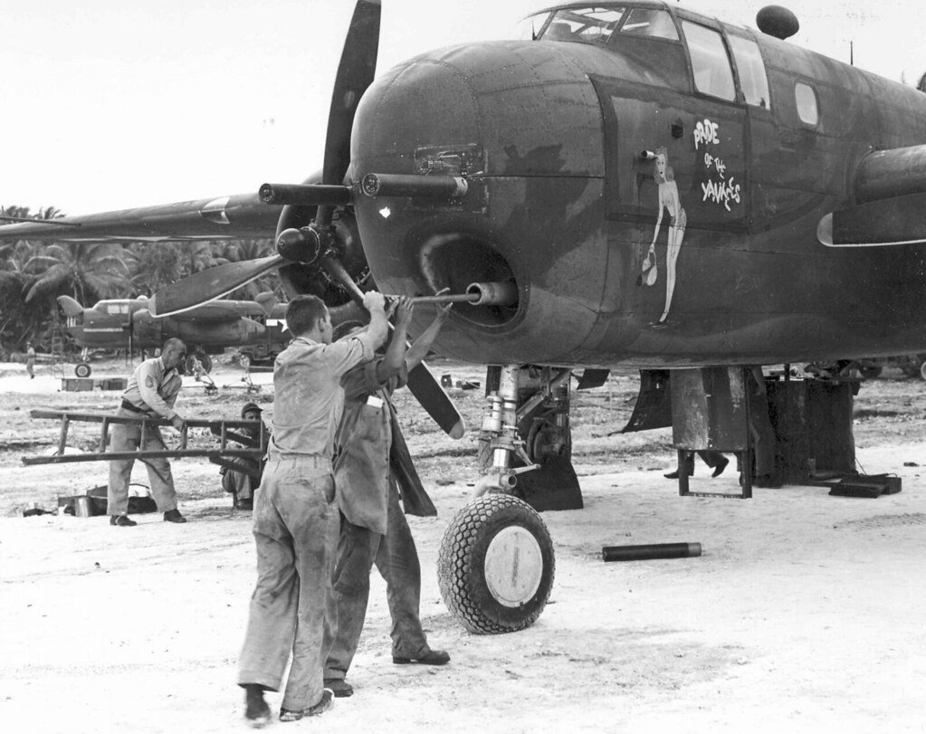 B-25G < ó : Public Domain >