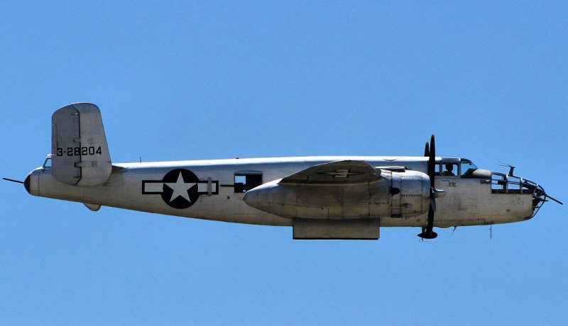 B-25J-NC < ó : (cc) Airwolfhound at Wikimedia.org >