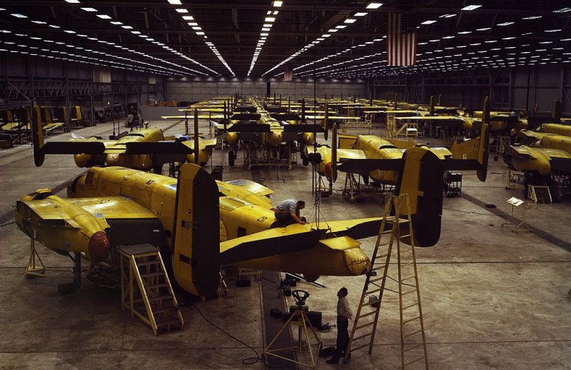 1942 뽺Ƹ޸ĭ ĵڽƼ 忡   B-25 < ó : Public Domain >