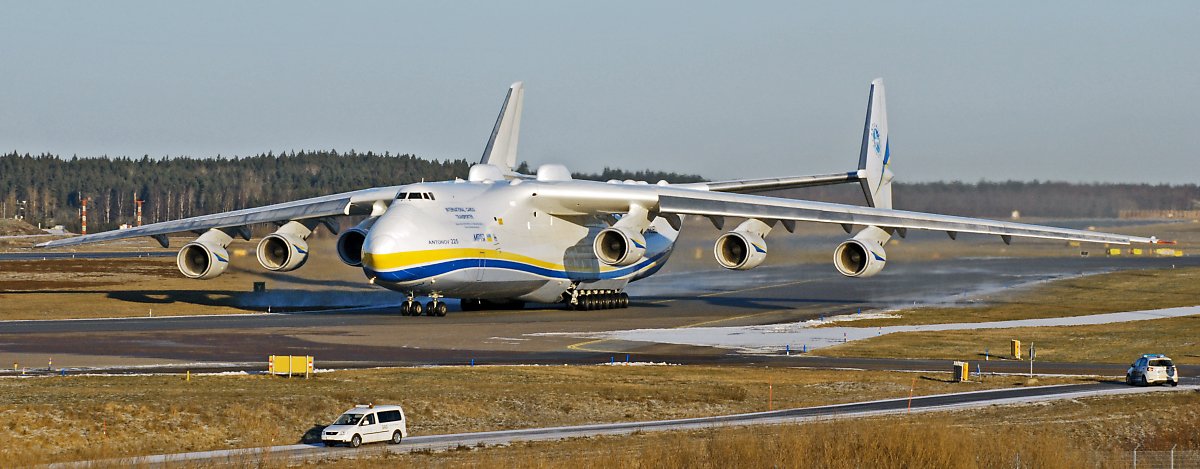  Ȧ ׿ Ȱַ  ̵  An-225 Ǹ. (ó: Larske/Wikimedia Commons)