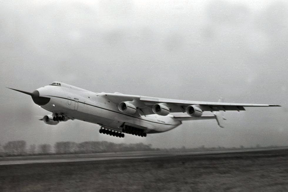 An-225 ʵ 1988 12 21 ʵ࿡ ߴ. <ó: Public Domain>