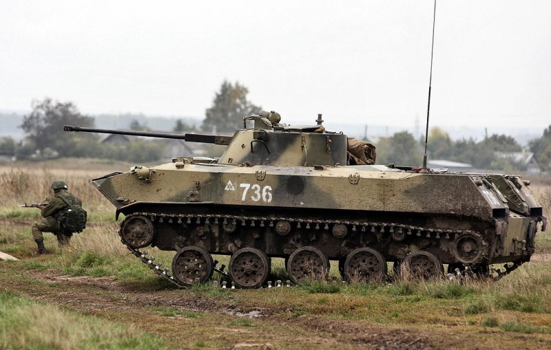 BMD-2 BMD-1 ž BMP-2  ü踦 ž ´.   Ӱ ̷. < ó : (cc) Vitaly V. Kuzmin at Wikimedia.org >