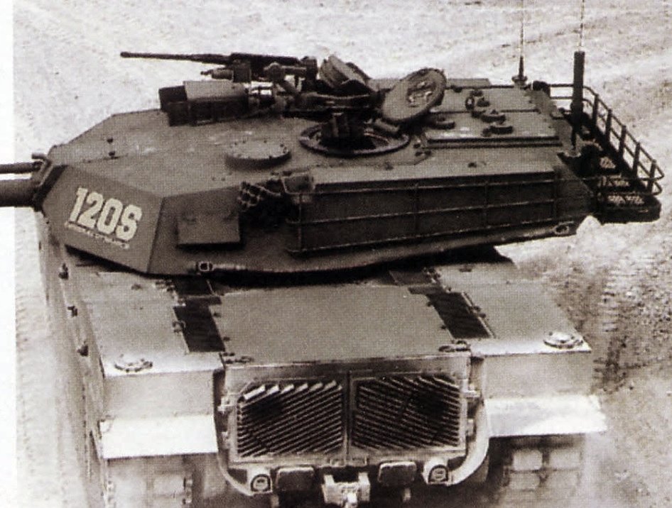 120S 전차의 후면. M60-2000/120S 전차는 M60A1의 차체와 M1A1의 포탑을 결합했다. <출처: Public Domain>