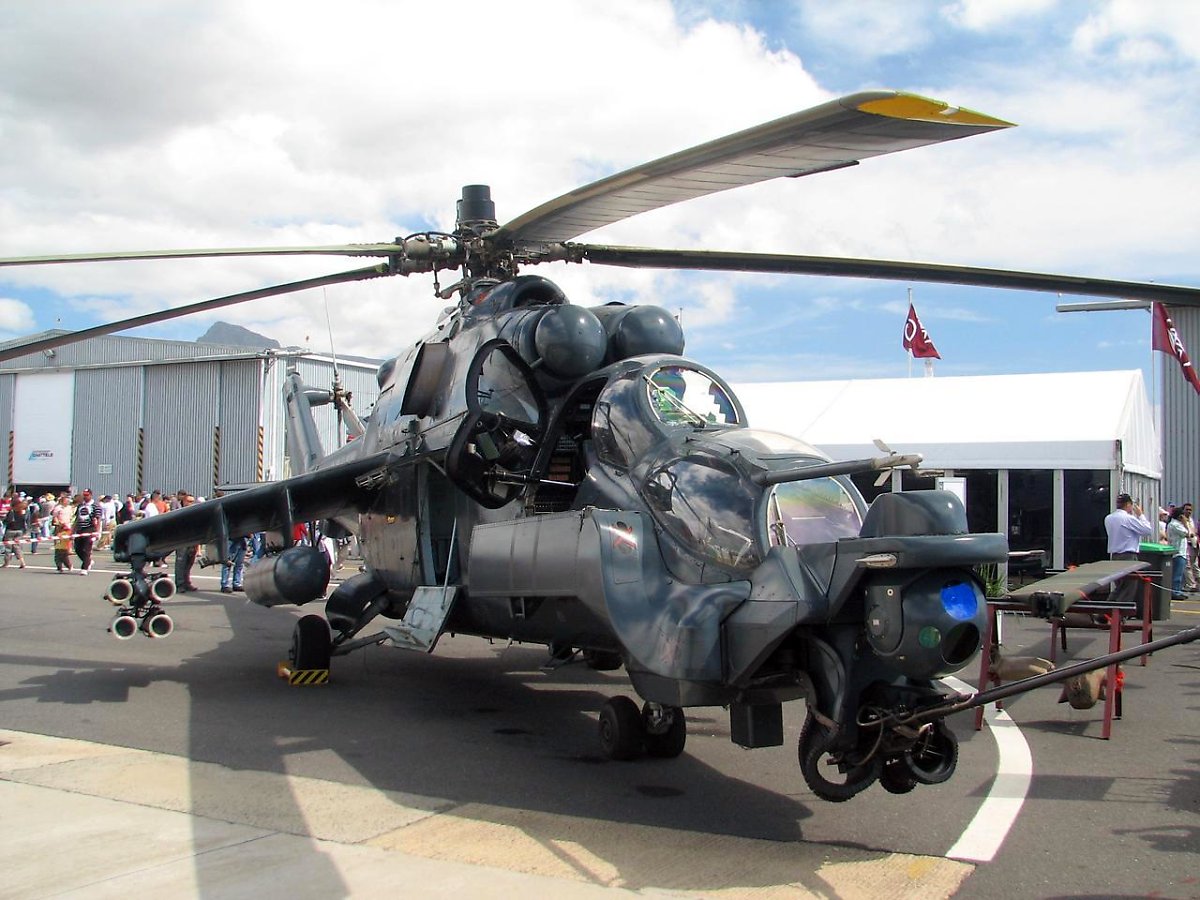 남아공의 ATE사와 협업을 통해 업그레이드가 이루어진 Mi-24 슈퍼하인드의 모습. (출처: DanieVDM/Wikimedia Commons)