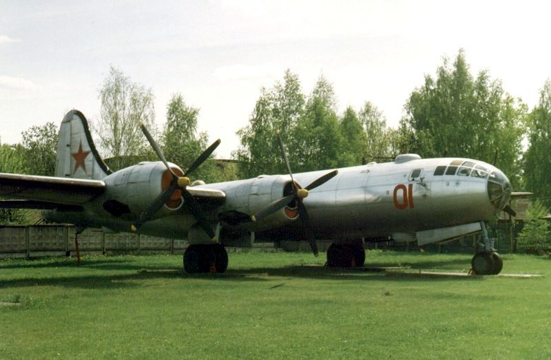 B-29를 베낀 소련 최초의 전략폭격기 Tu-4 폭격기