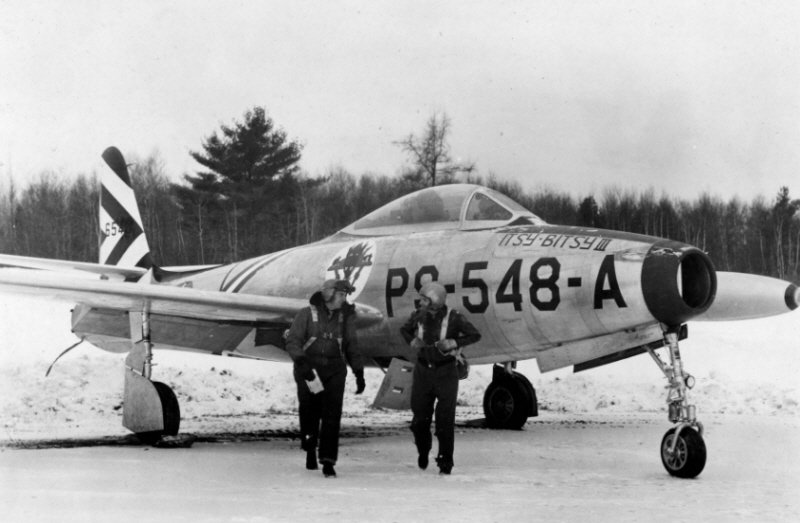 F-84B < Public Domain >