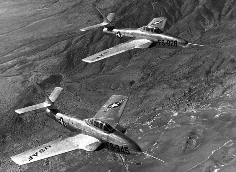YF-84F < Public Domain >