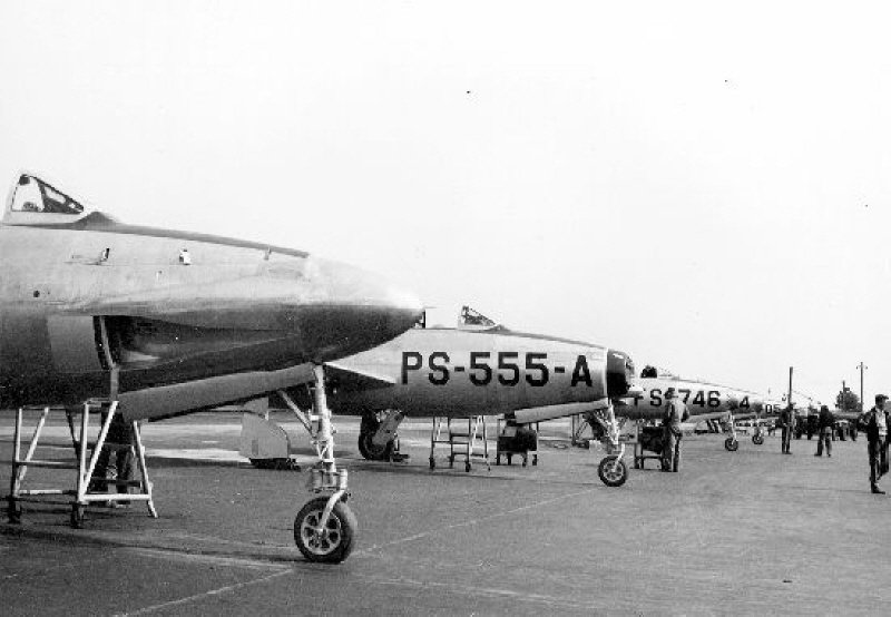 XP-84 < Public Domain >