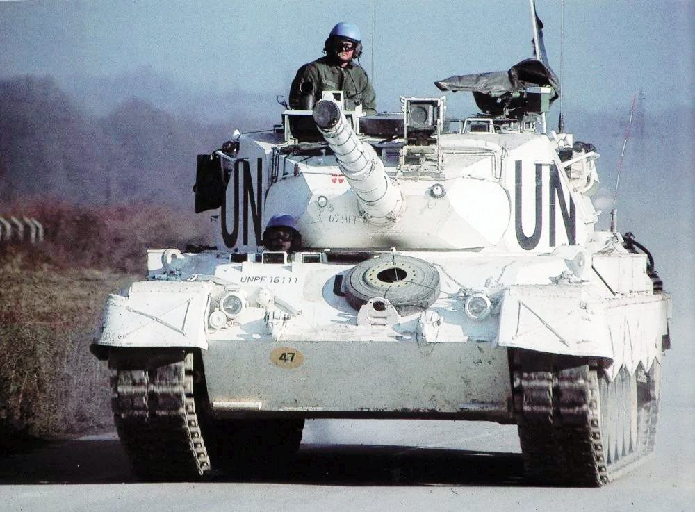 보스니아 지역에서 UN PKO 활동에 투입된 덴마크군의 레오파르트 1A5-DK 전차 <출처: Public Domain>
