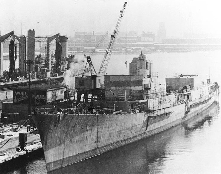보스턴 해군 조선소에서 디케이터함은 대규모 수리와 병행하여 미사일 구축함(DDG-31)으로 개조되었다. <출처 : 미 해군>