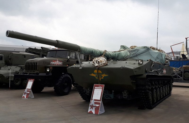 투하용 낙하산을 부착한 2S25. 수량이 많지 않지만 현재 러시아 공수군이 운용 중인 장비 중 가장 강력한 화력을 자랑한다. < (cc) Kirill Borisenko at Wikimedia.org >