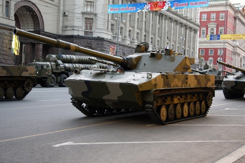 공개 행사에 등장한 2S25. 우크라이나 침공전에도 동원된 것으로 알려지나 전과는 확인되지 않았다. < (cc) Vitaly V. Kuzmin at Wikimedia.org >