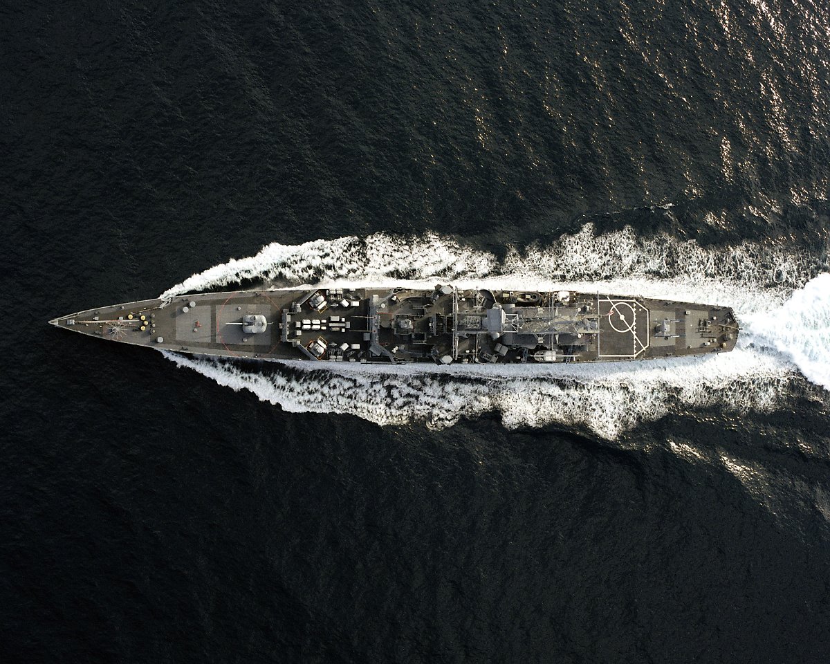 위에서 내려다 본 트럭스턴함(CGN-35)의 모습 <출처 : 미 해군>