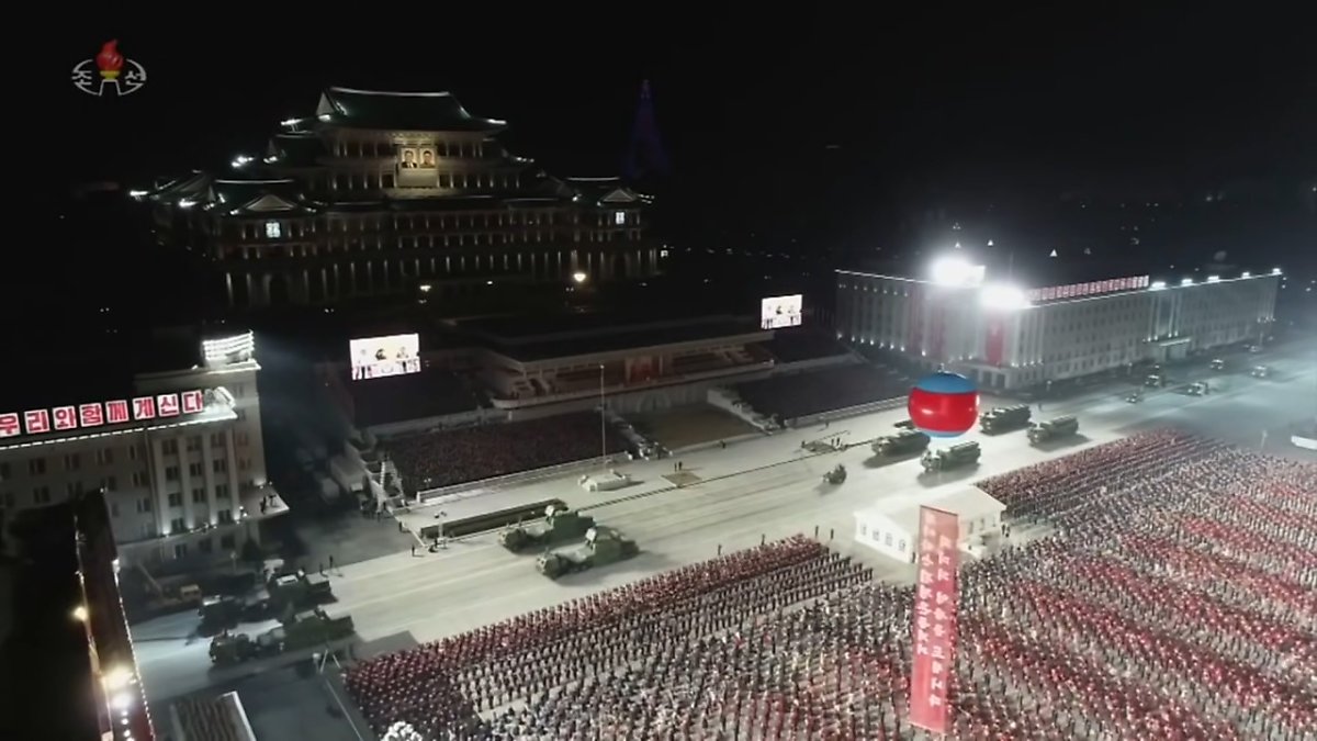 2021년 열병식에서 김일성 광장을 행진하고 있는 번개 6호의 레이더. <출처 : 조선 중앙 통신>