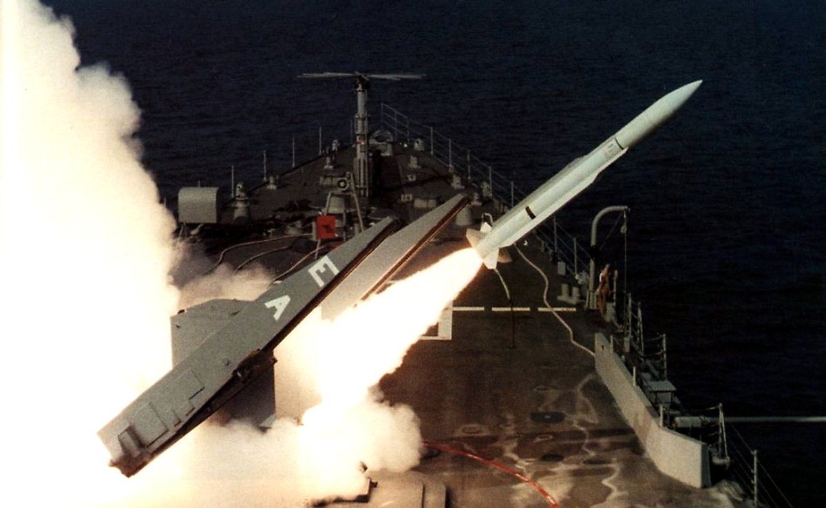 RIM-66 스탠더드 함대공 미사일은 버지니아급의 핵심 무장이다. <출처 : 미 해군>