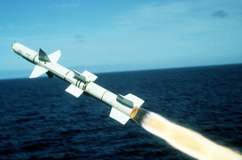 3T로 불리는 방공미사일 체계는 개발되자마자 곧바로 실전에 배치되었다. 사진은 RIM-8 탈로스 함대공 미사일 <출처 : 미 해군>