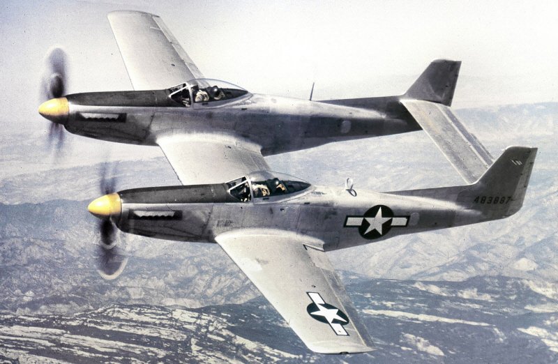 F-82는 항공 무기사의 전설인 P-51을 병렬로 연결한 장거리 호위전투기다. 이를 기반으로 한 야간전투기형도 존재한다. < Public Domain >