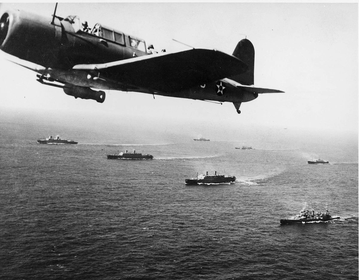 호위항모에서 출격하는 항공기의 보호를 받으면서 대서양 해전은 연합군의 승리로 끝났다. <출처 : 미 해군>