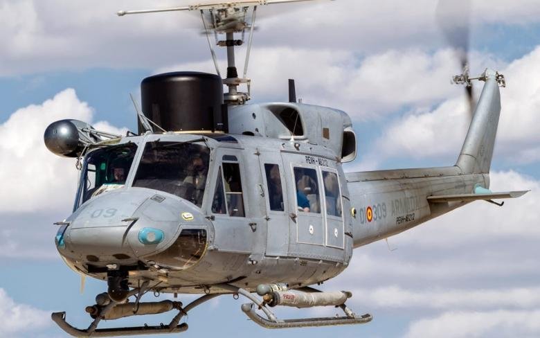 스페인 해군은 UH-1N 헬기를 함상용 헬기로 장기간 운용하고 있다. <출처 : SENER>