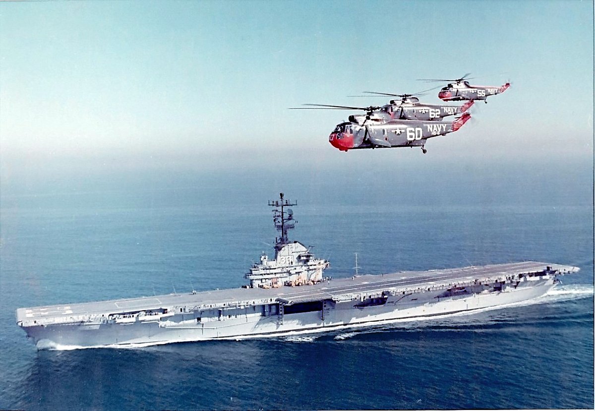 에식스급 항공모함을 개조한 대잠항모는 대잠작전에서 효과를 입증하였다. <출처 : 미 해군>