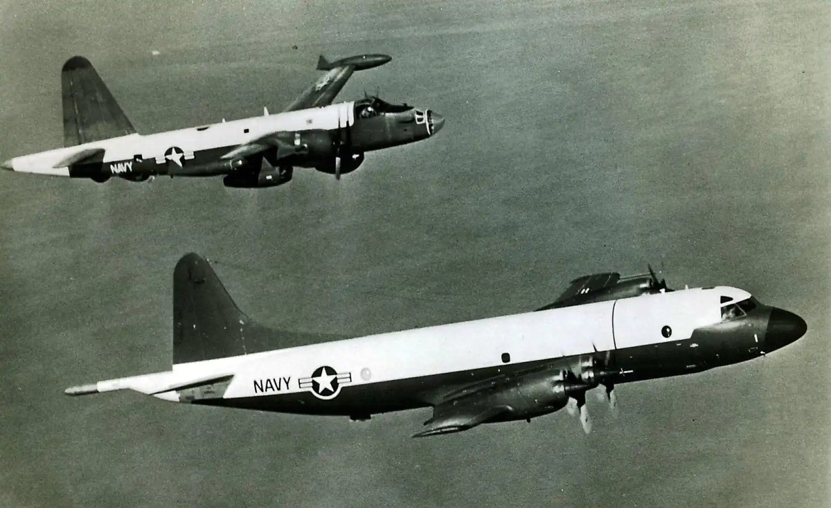 1963년 촬영된 P-3A 오라이언(앞)과 SP-2 넵튠(뒤) 초계기 <출처 : avgeekery.com>
